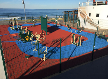 Ensenada, B.C. - Aparatos para exterior - Piso Sintetico Herculan SR Safescape Field